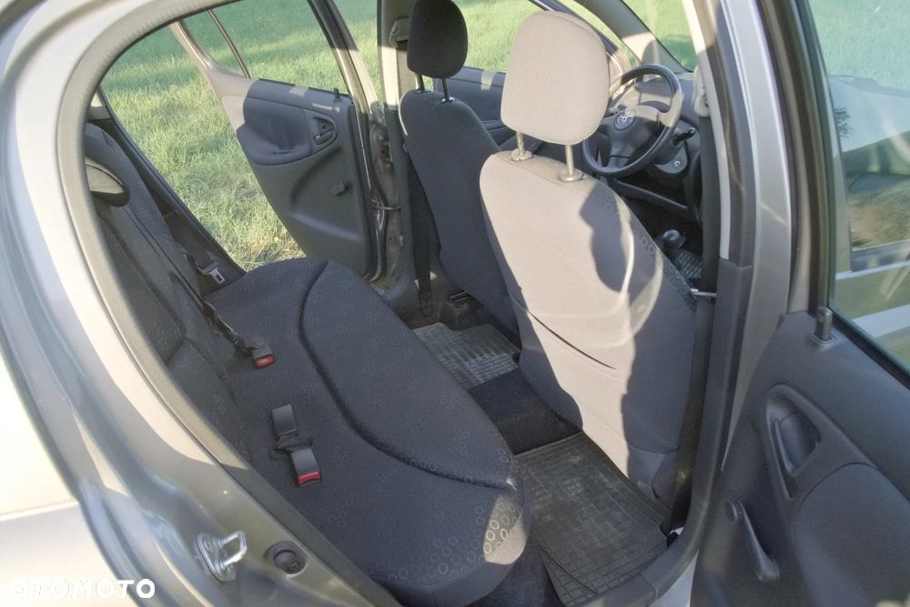 Toyota Yaris 1.0 Base - 9