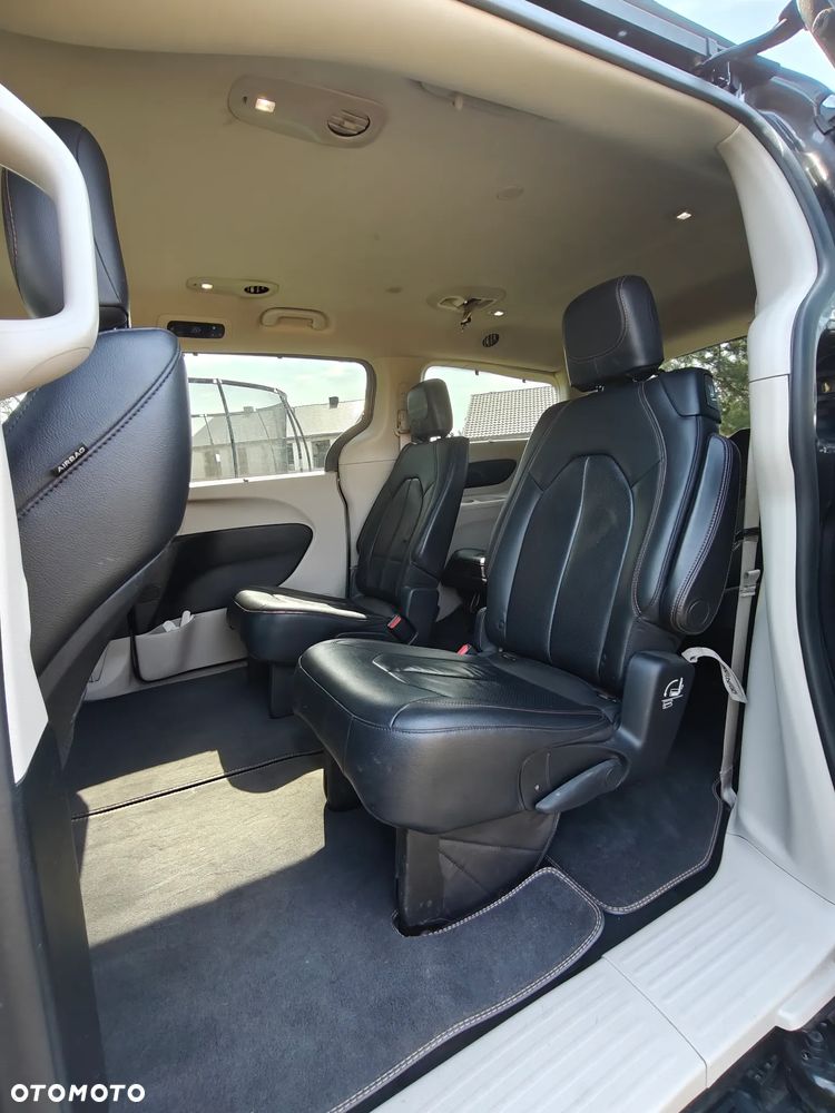 Chrysler Pacifica - 6