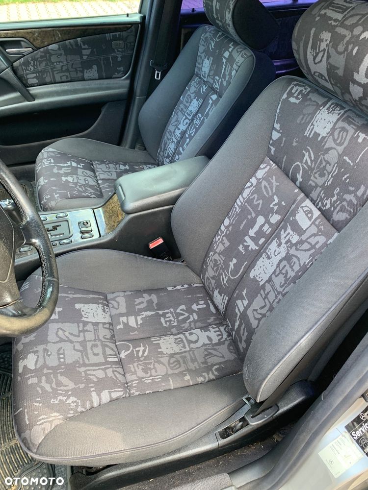 Mercedes-Benz Klasa E 300 TD Classic - 9