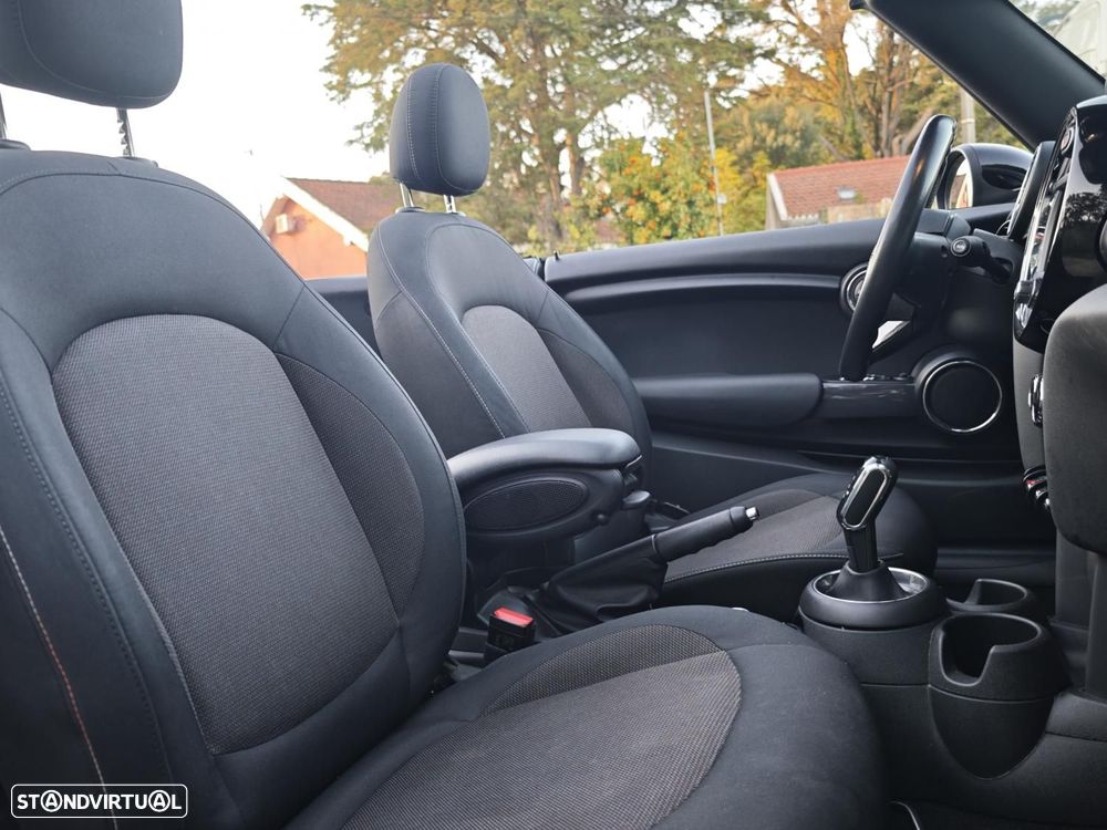 MINI Cabrio Cooper Auto - 26