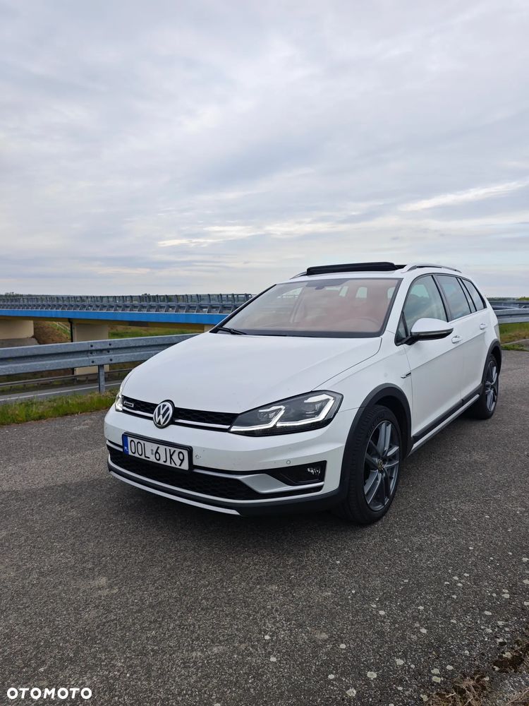 Volkswagen Golf - 1