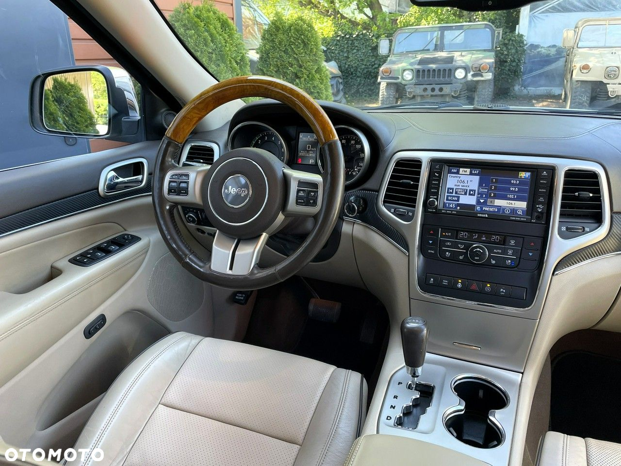 Jeep Grand Cherokee - 34