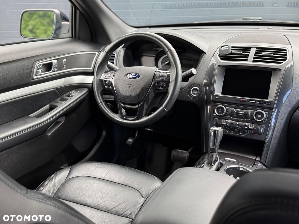 Ford Explorer - 32
