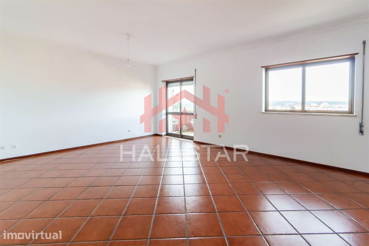 Apartamento T3 / Arrendamento / Cozinha Equipada / Vale da Cabrita / L - Grande imagem: 5/19