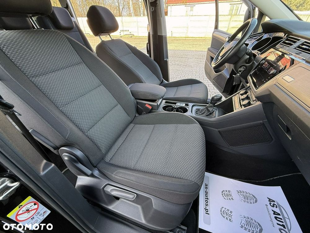 Volkswagen Touran 1.6 TDI SCR DSG IQ.DRIVE - 28