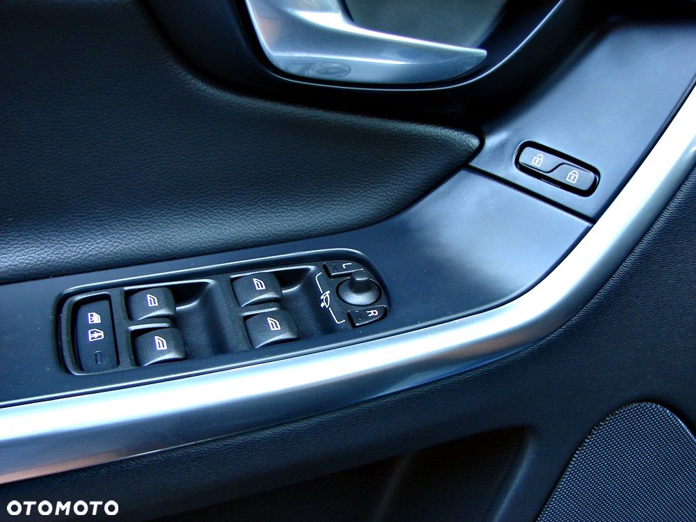 Volvo XC 60 D4 Geartronic Momentum Pro - 32