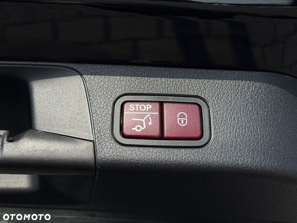 Mercedes-Benz GLB 200 Progressive 7G-DCT - 31