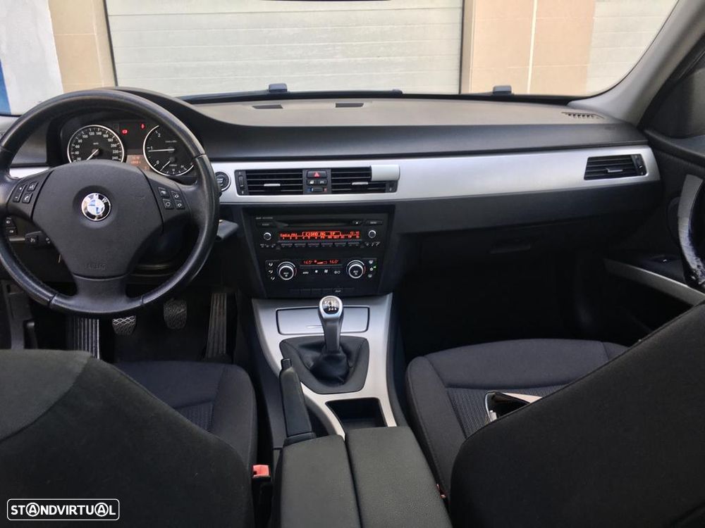 BMW 320 d - 1