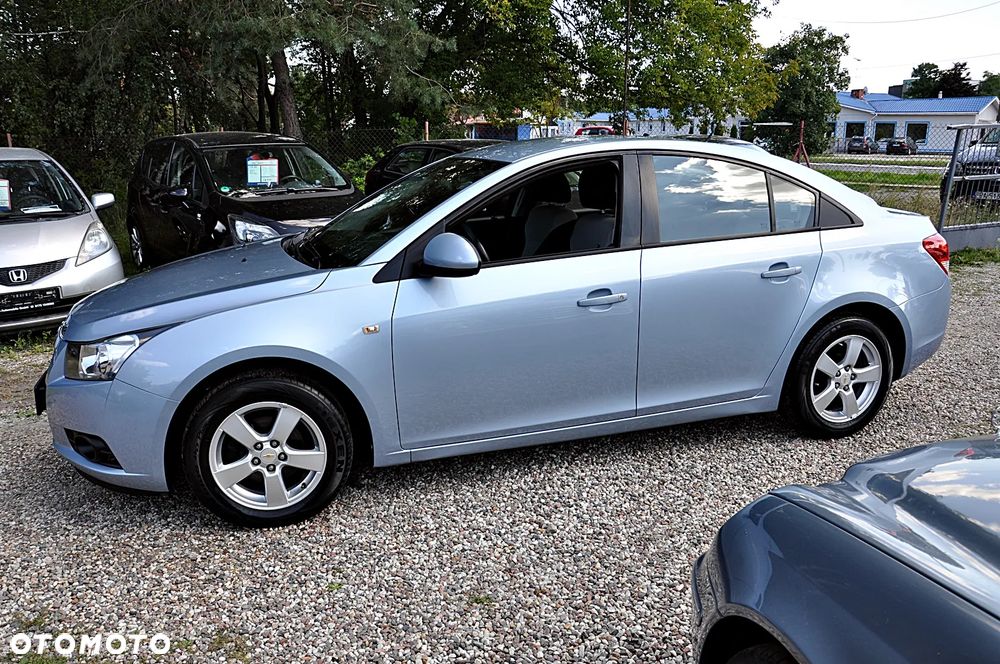 Chevrolet Cruze 1.6 LS+ - 11