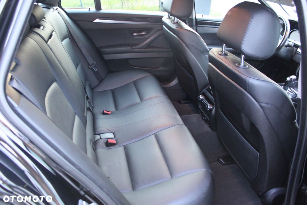 BMW Seria 5 530d xDrive - 14