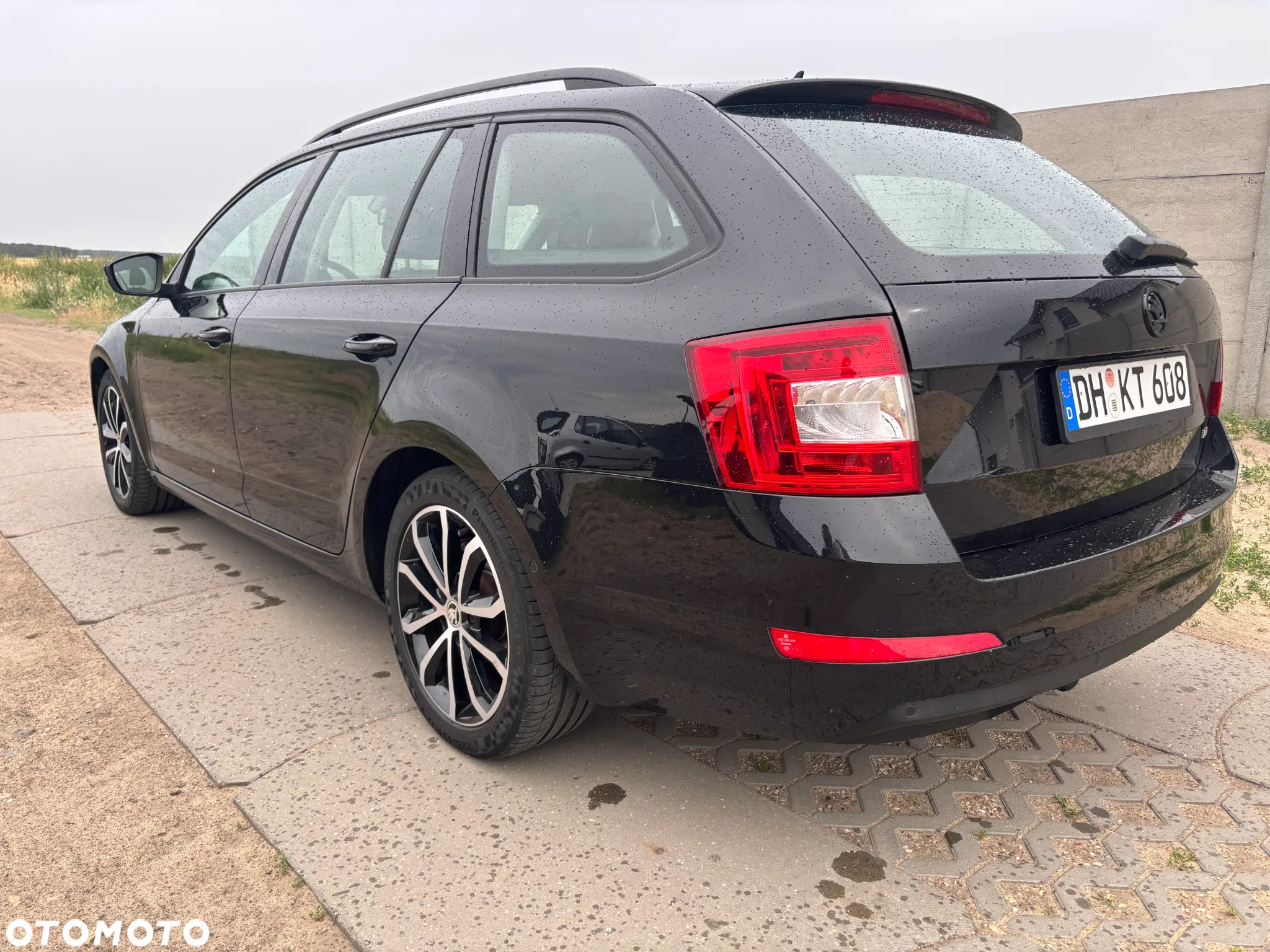 Skoda Octavia Combi 2.0 TDI DSG L&K - 9