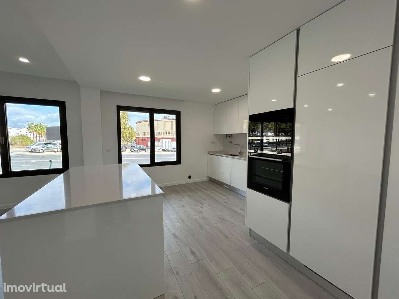 Apartamento T3 Novo com Varanda e Ar Condicionado - Grande imagem: 5/16