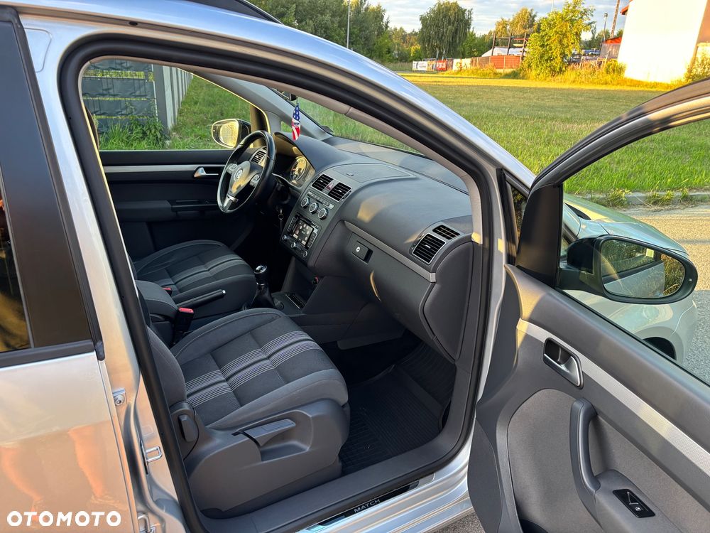 Volkswagen Touran - 11