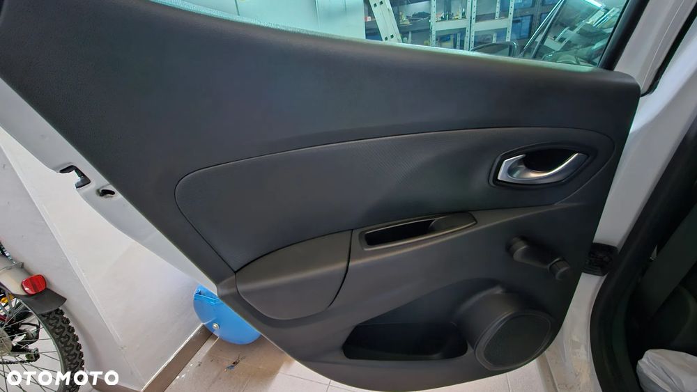 Renault Clio 1.2 16V Limited - 10