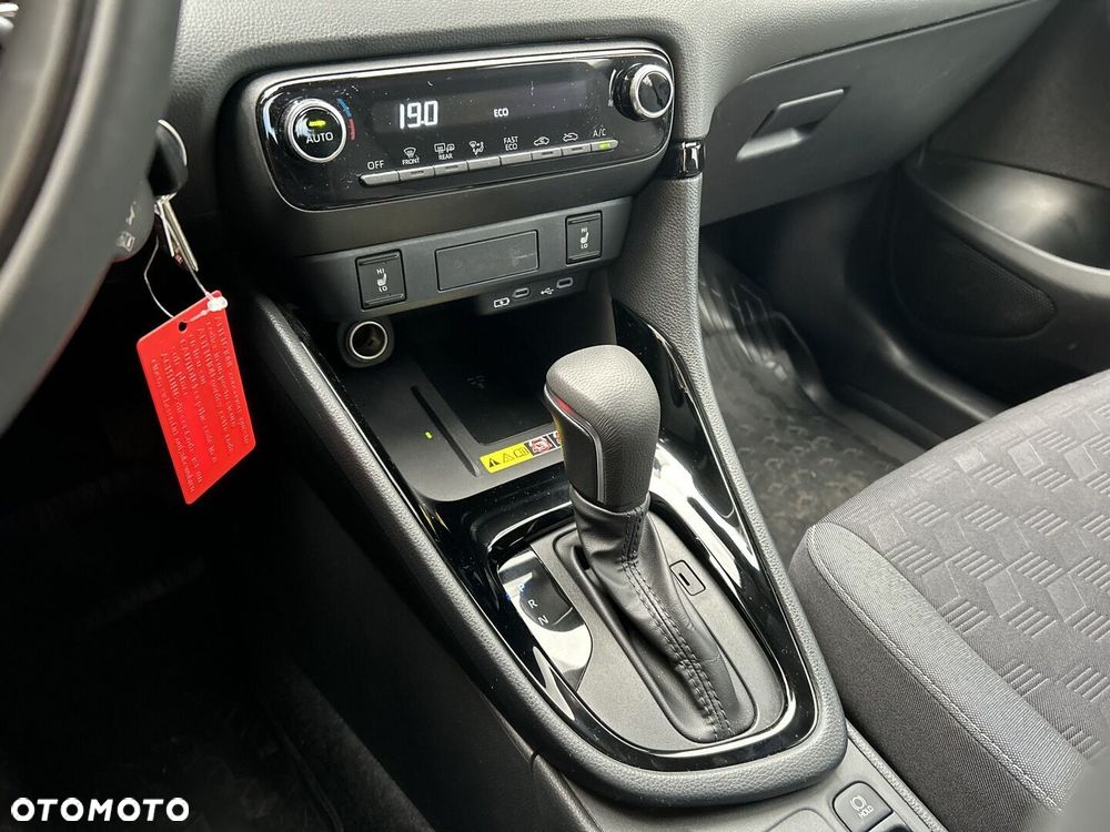 Toyota Yaris Hybrid 1.5 Style - 19