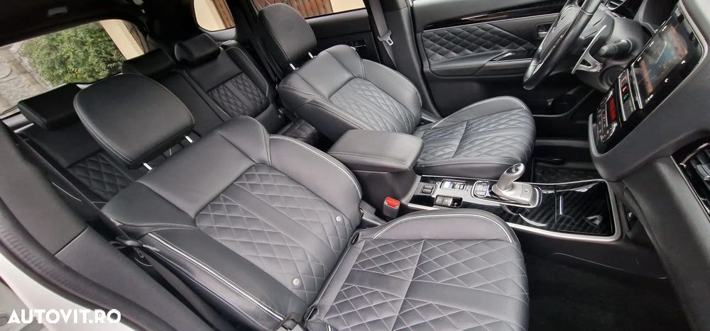 Mitsubishi Outlander 2.4 4WD Plug-In Hybrid Diamant+ - 22
