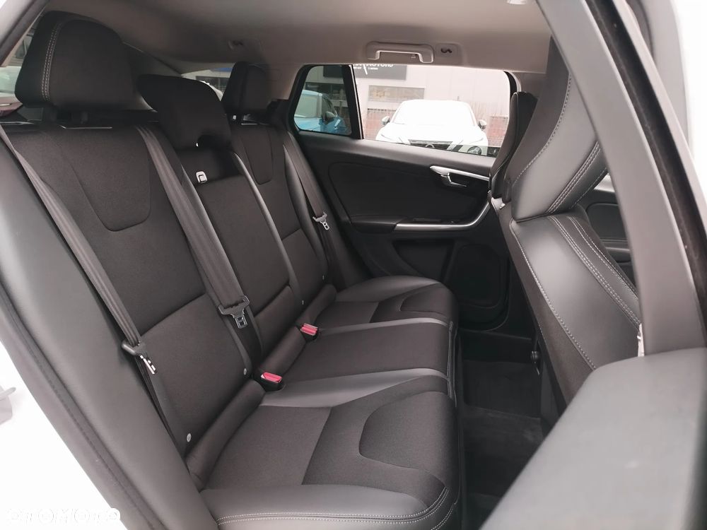 Volvo V60 Cross Country D3 Drive-E Momentum - 19