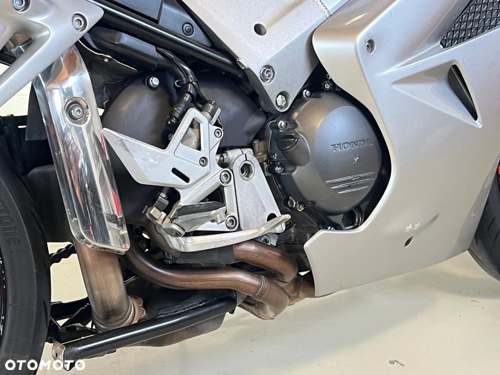 Honda VFR - 16