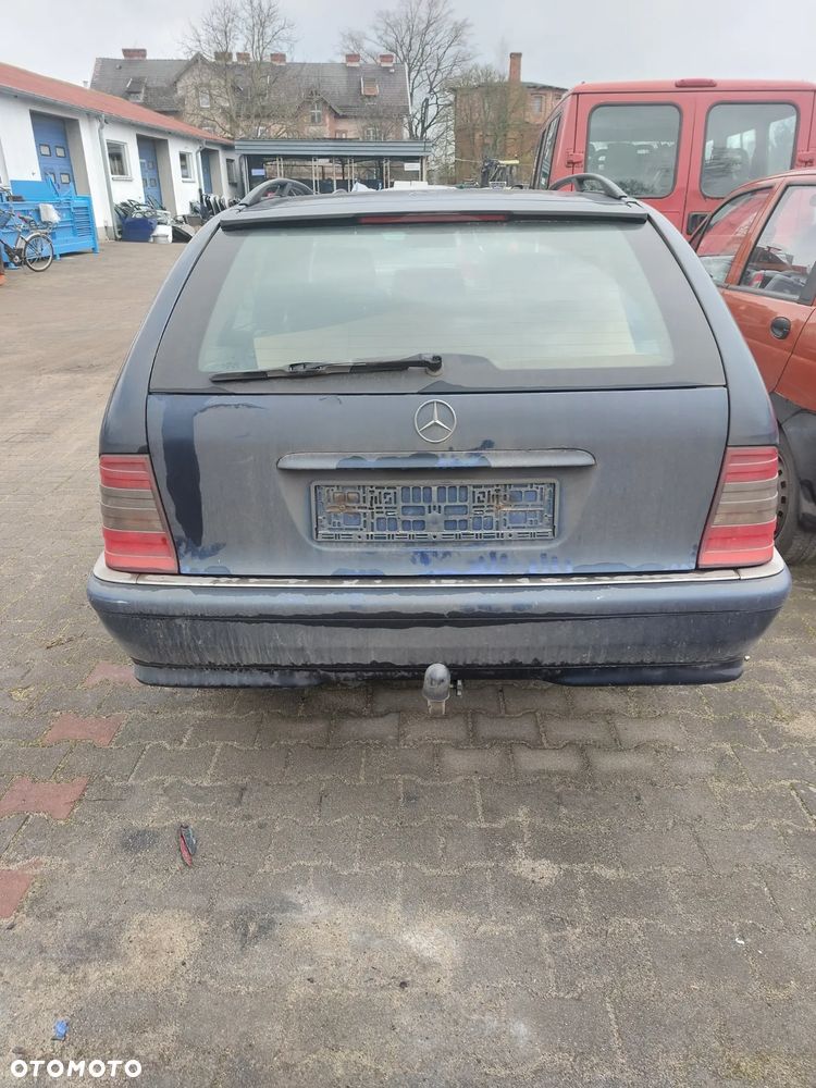 Mercedes 202 z 1997r.  na części  koła lusterko klapa fotel belka błotnik - 16