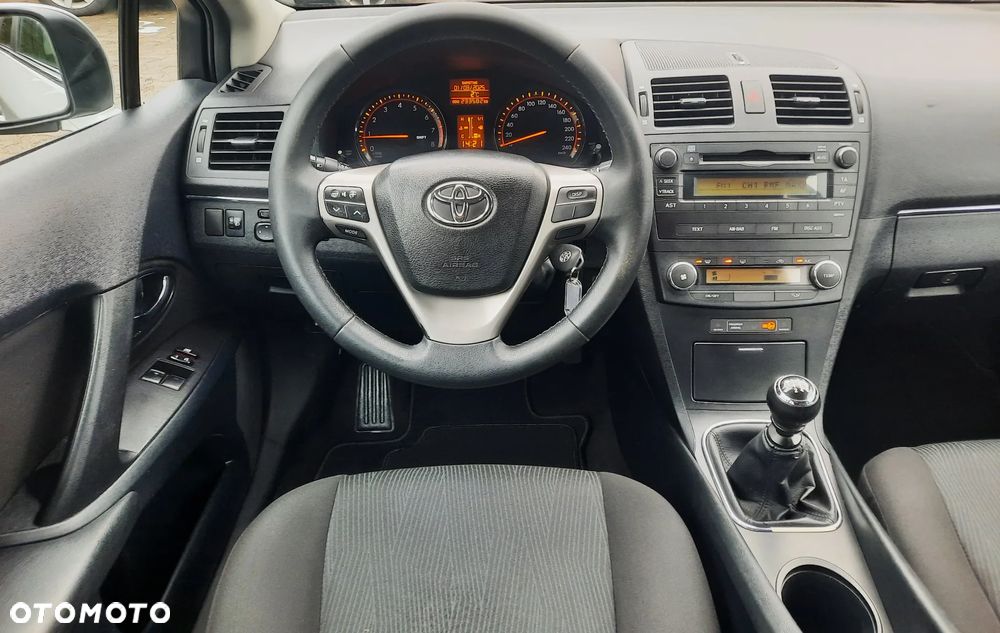 Toyota Avensis Combi 1.6 Comfort - 7