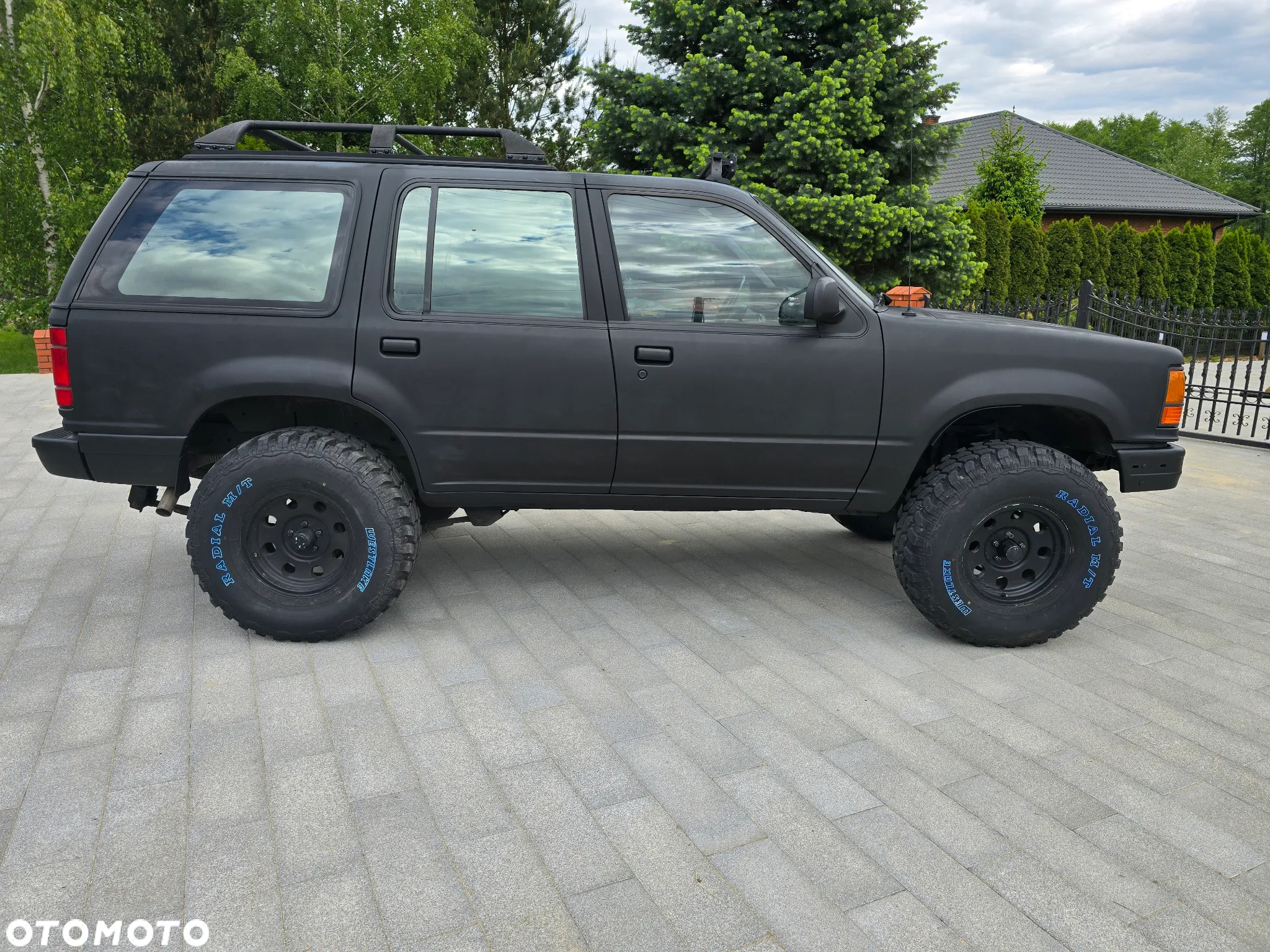 Ford Explorer Standard - 4
