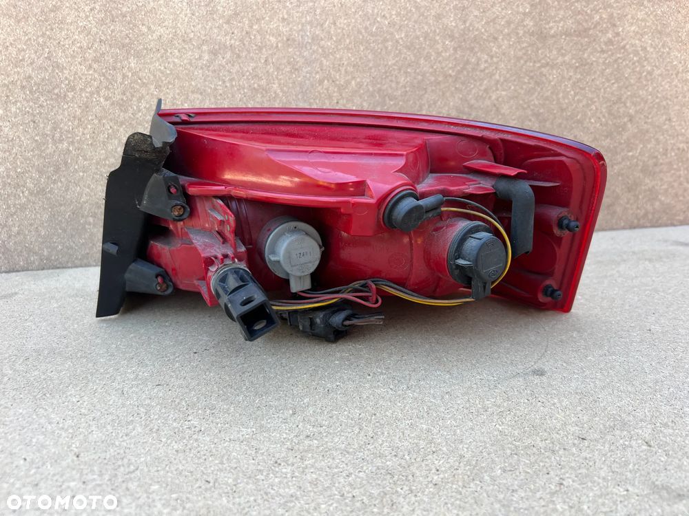 LAMPA TYLNA LEWA AUDI A5 8T 8T0945095 - 3