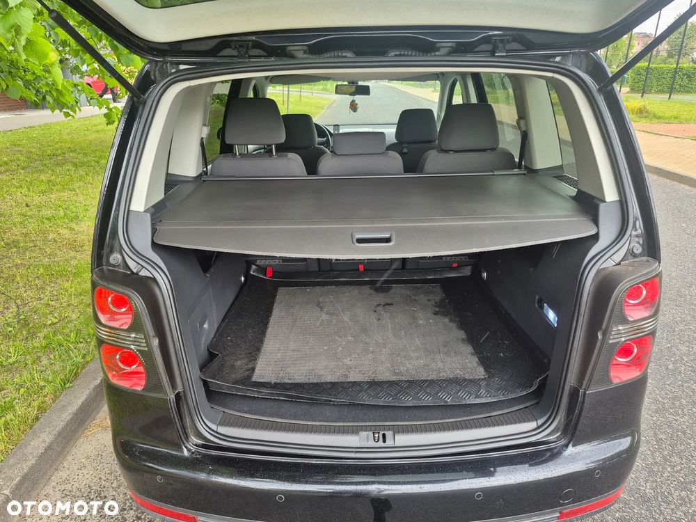 Volkswagen Touran 2.0 TDI Highline - 9