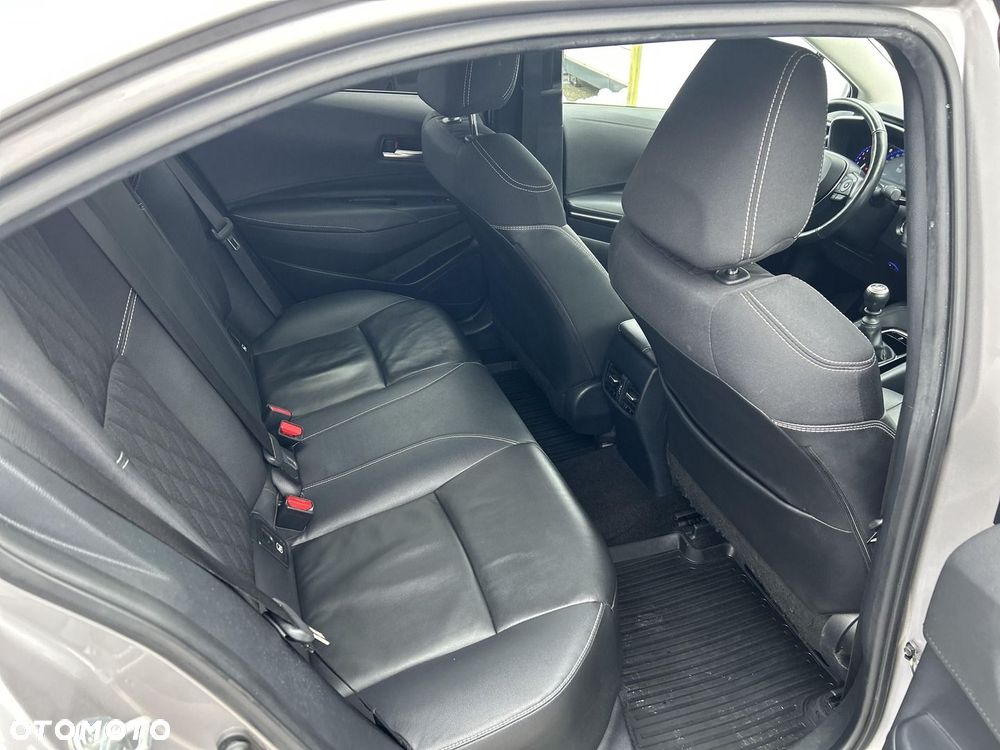 Toyota Corolla 1.6 Executive - 29