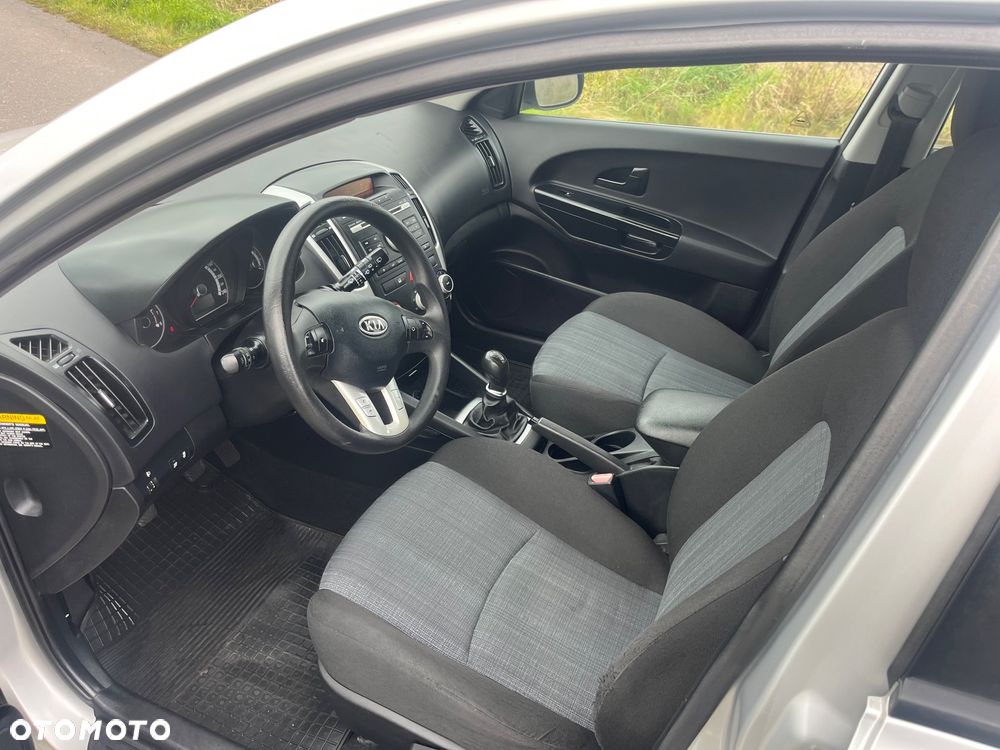 Kia Ceed - 8