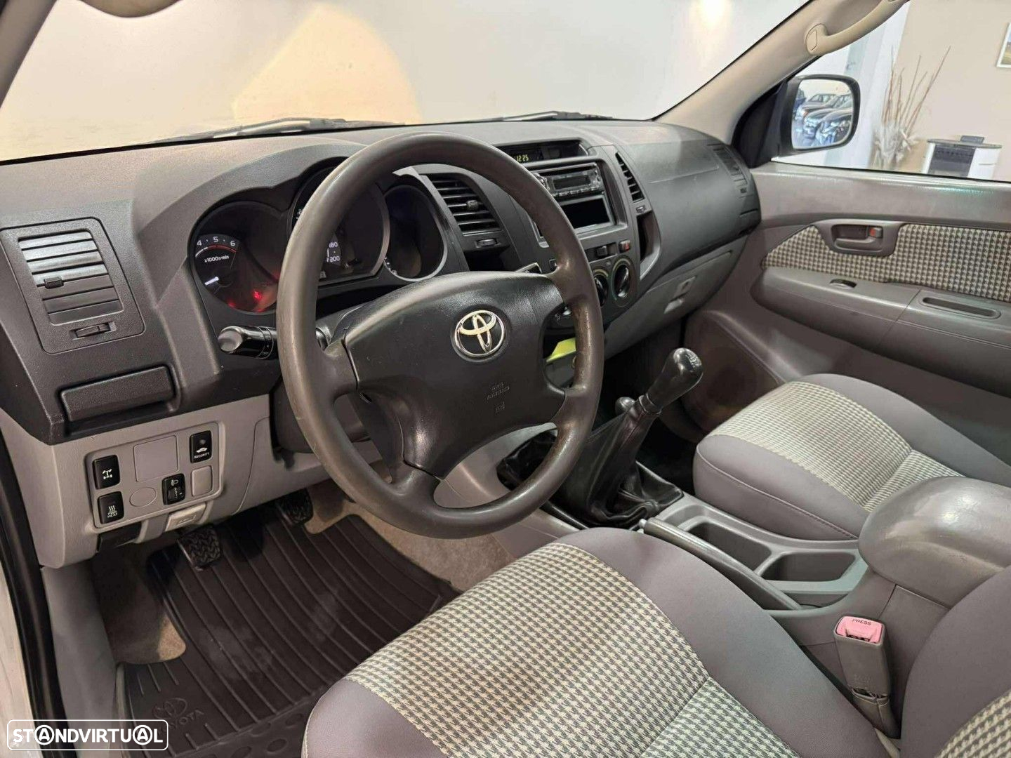 Toyota Hilux 2.5 D-4D CD - 8