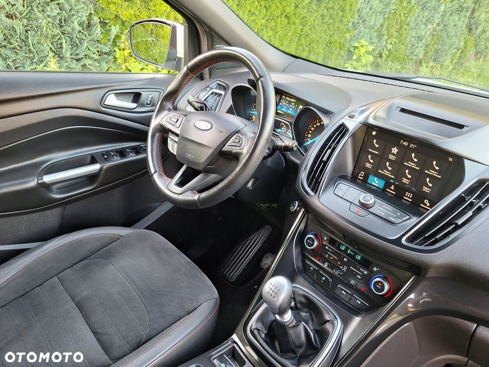 Ford Kuga 2.0 TDCi 2x4 ST-Line - 32