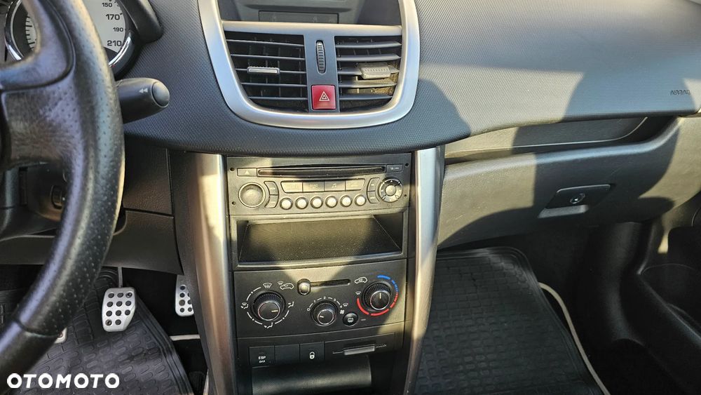 Peugeot 207 - 15