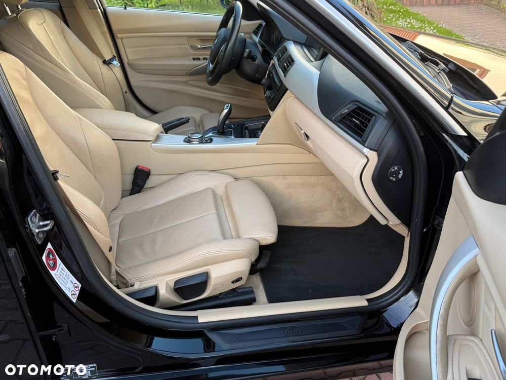 BMW Seria 3 320d Sport-Aut Efficient Dynamics Edition Sport Line - 32