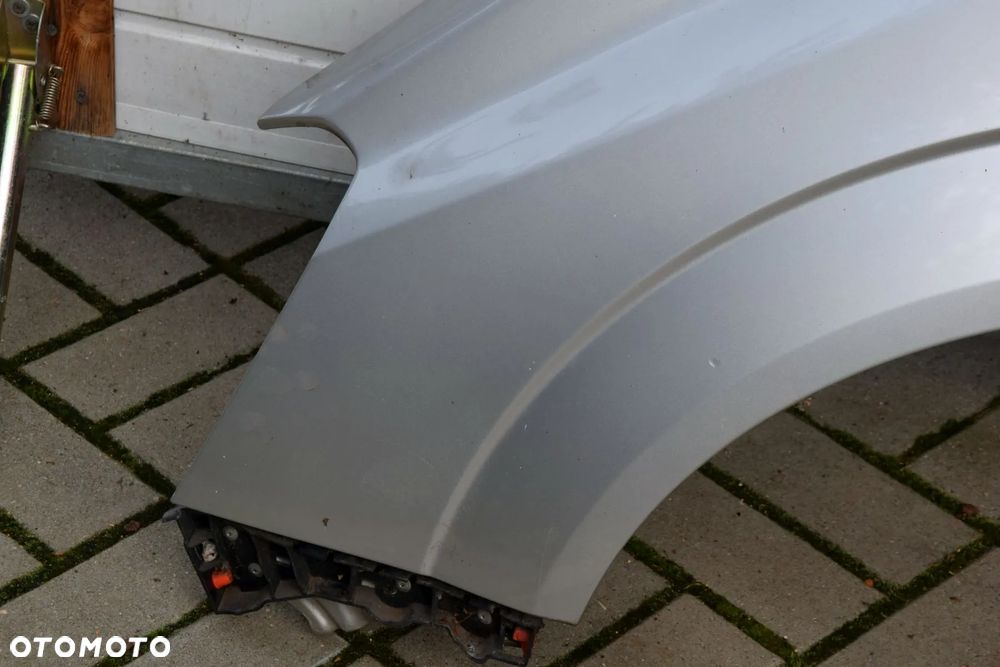 Opel Zafira B 05-14 Błotnik lewy przód srebrny Z157 bez korozji ładny - 2