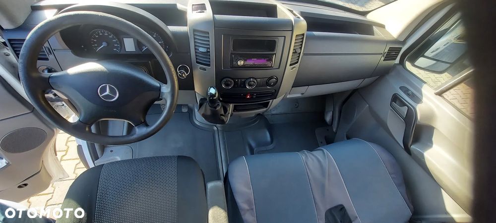 Mercedes-Benz Sprinter - 9