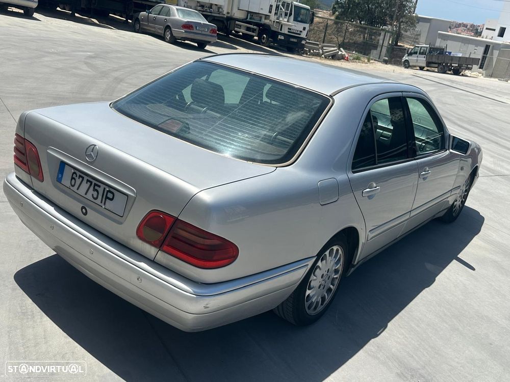 Mercedes-Benz E 220 - 6