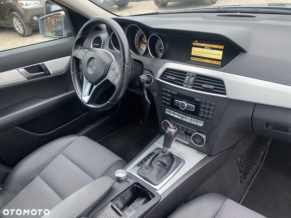 Mercedes-Benz Klasa C 180 CGI Automatik BlueEFFICIENCY Avantgarde - 25