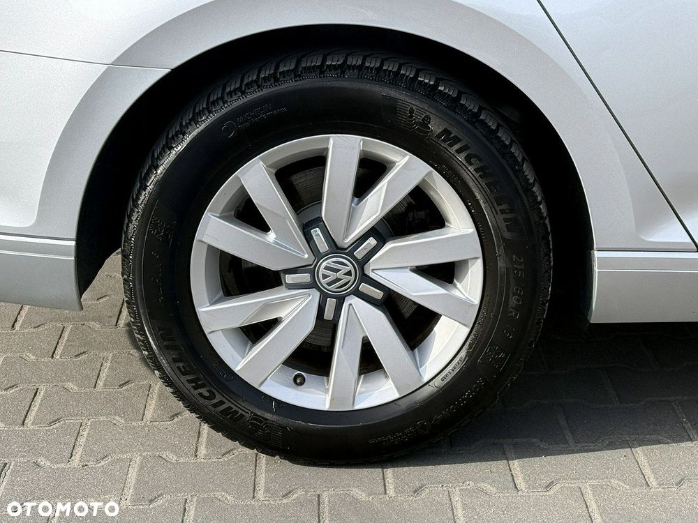 Volkswagen Passat - 11