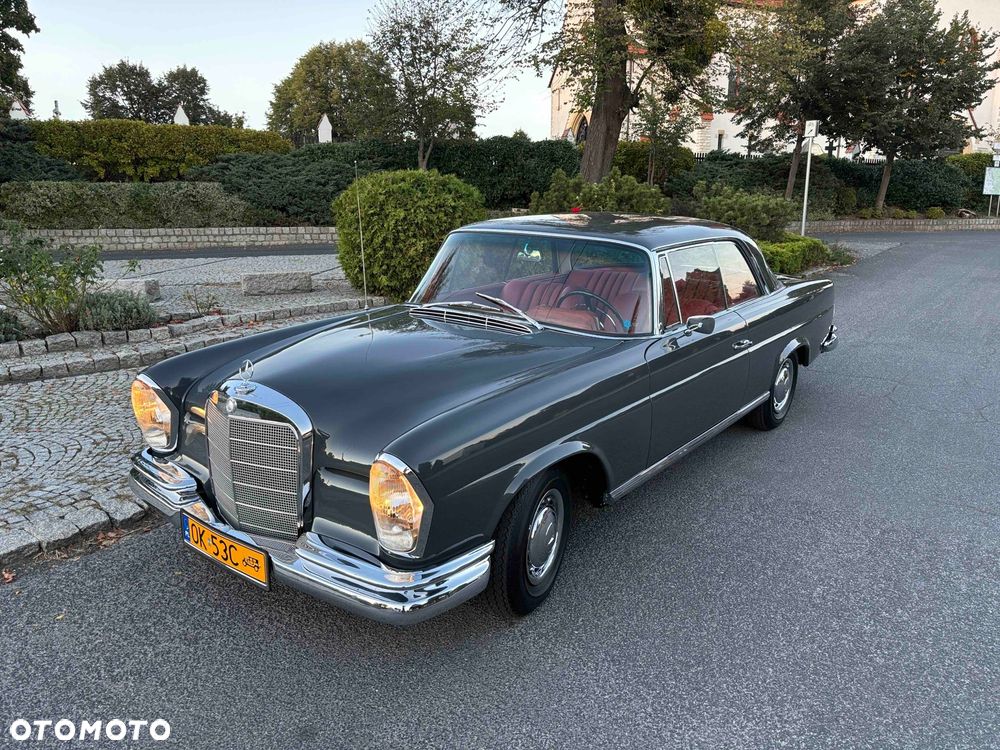 Mercedes-Benz W111