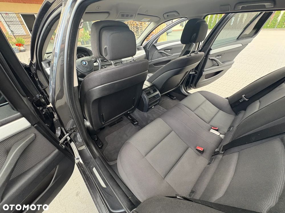 BMW Seria 5 530d Touring - 13