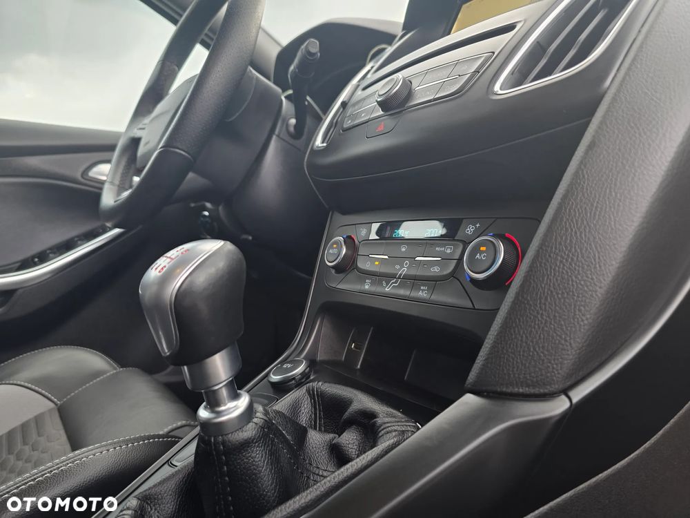 Ford Focus 2.0 EcoBoost ST-2 - 19