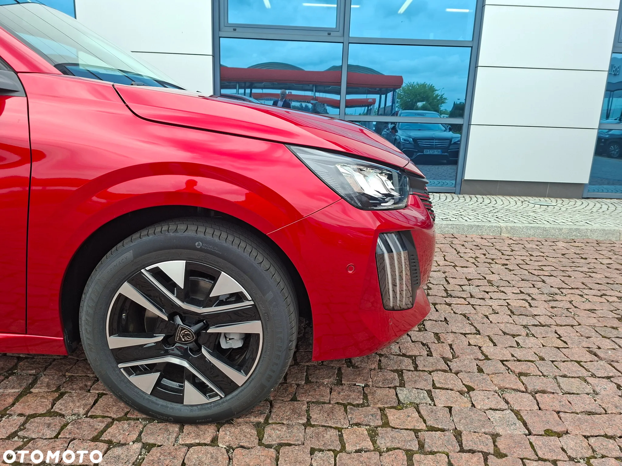 Peugeot 208 e-208 51kWh Allure - 2