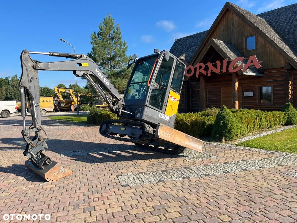 Volvo ECR25D - 10