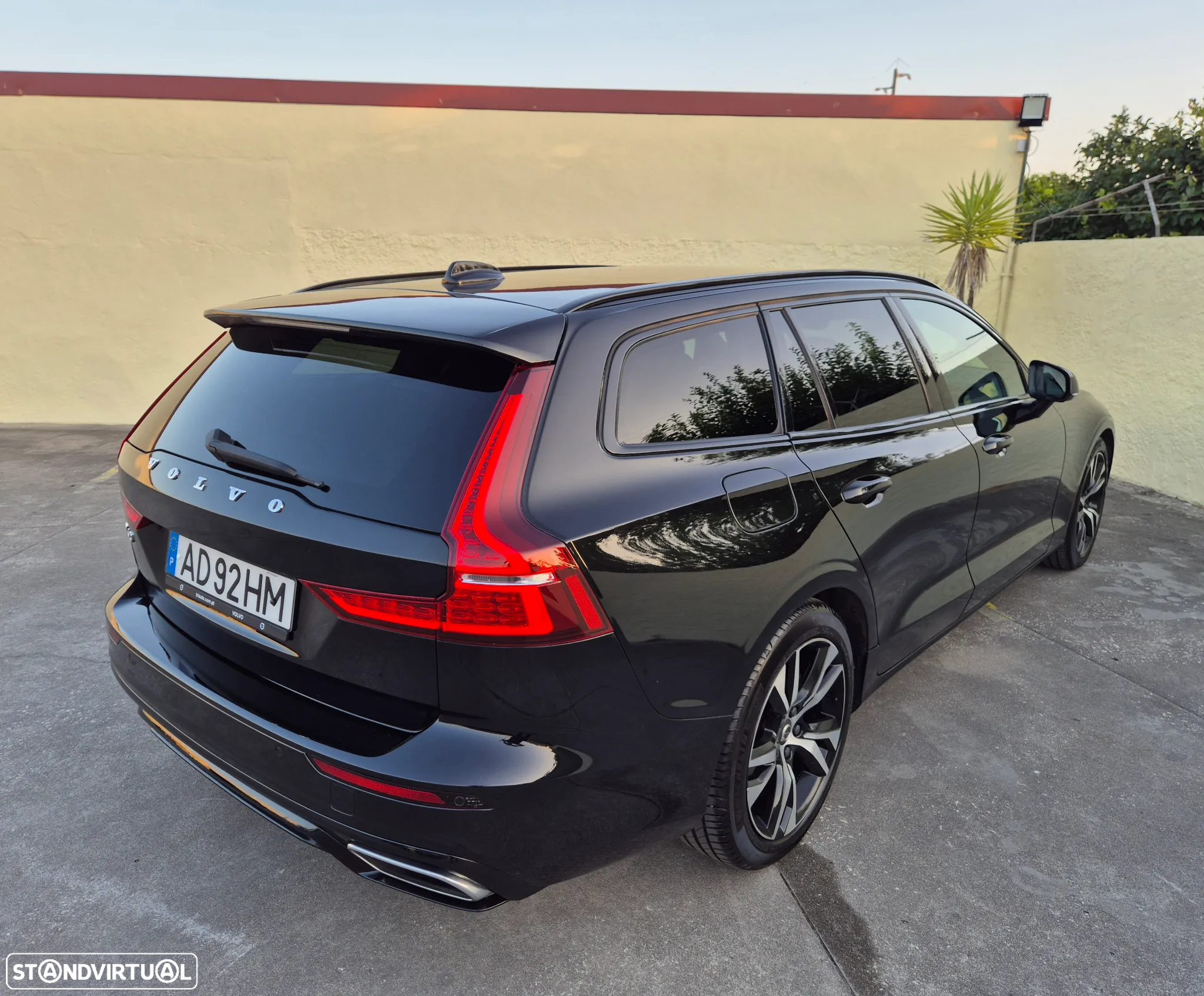 Volvo V60 2.0 D4 R-Design Geartronic - 23