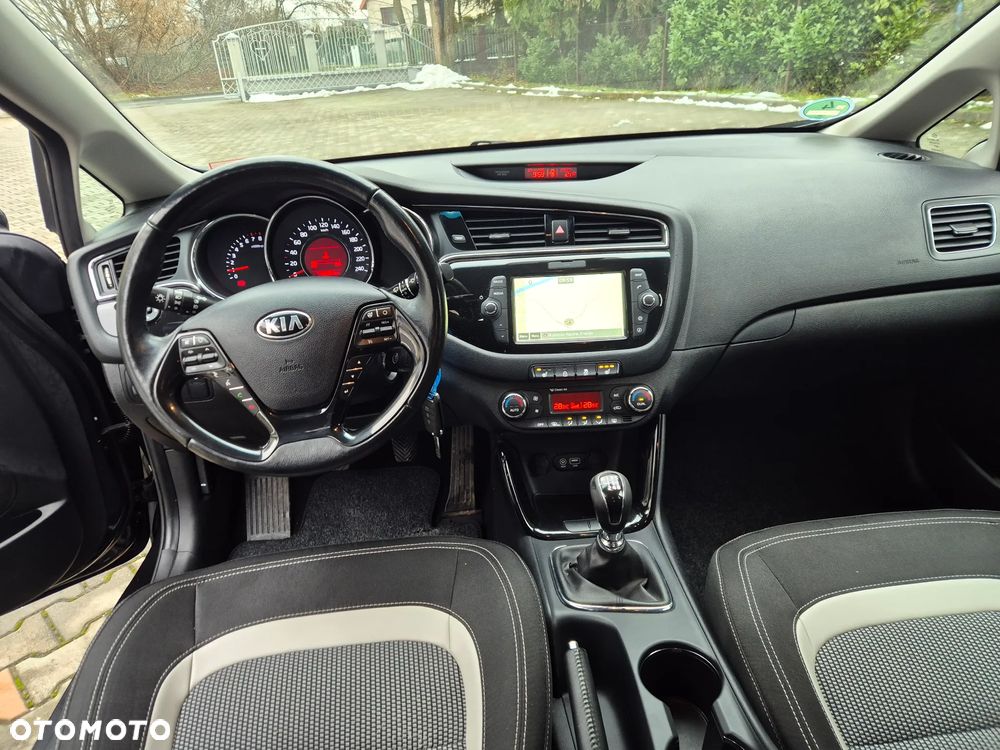Kia Ceed 1.6 GDI ISG Platinum Edition - 12