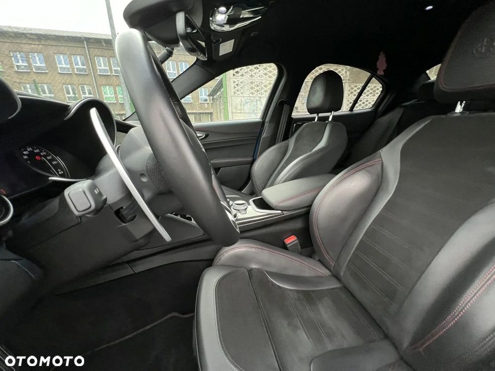 Alfa Romeo Giulia - 33