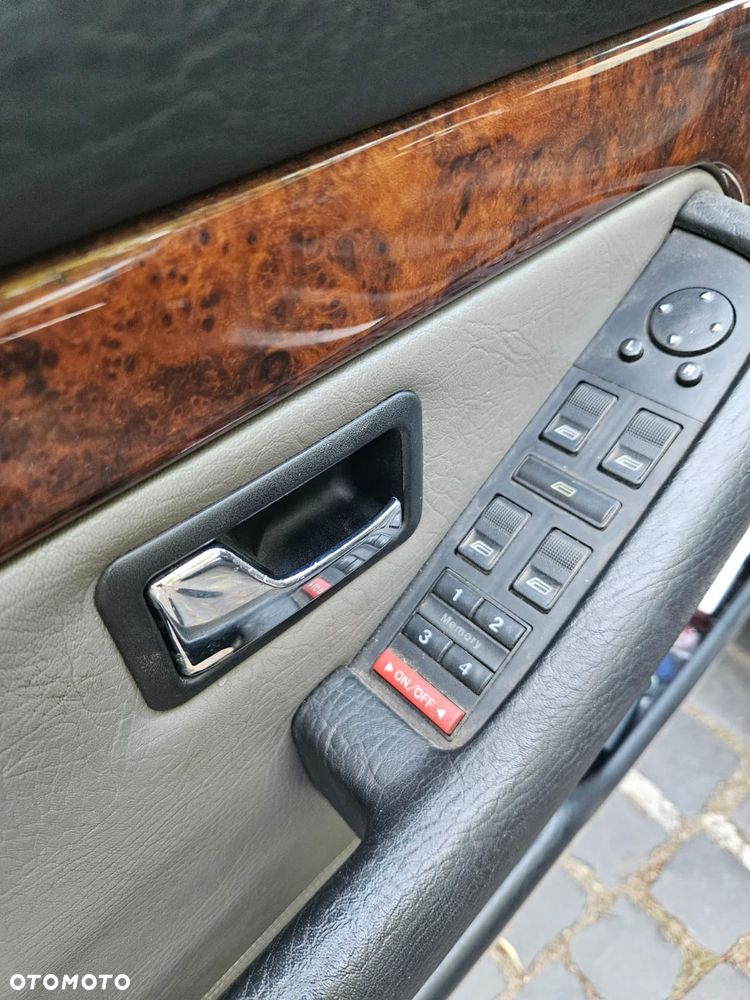 Audi V8 - 12