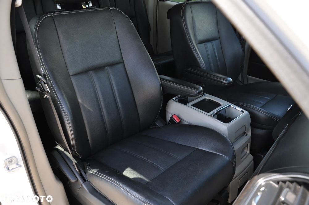 Chrysler Town & Country 3.6 Touring - 29