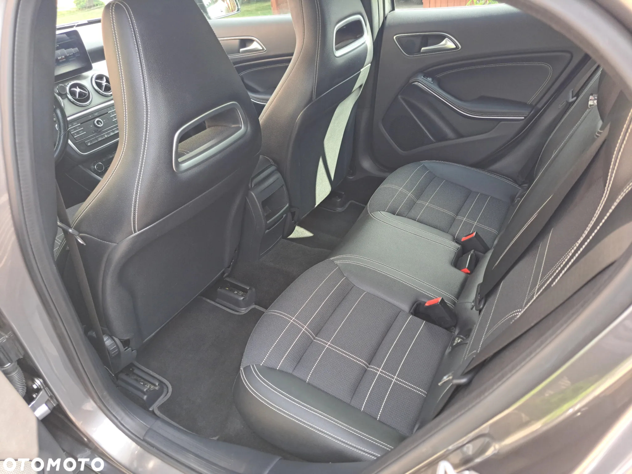 Mercedes-Benz GLA 180 UrbanStyle Edition - 17