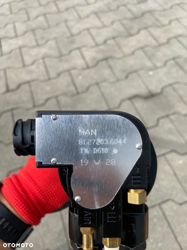 Czujnik poziomu paliwa MAN TGX TGS smok ssak jak NOWY - 2